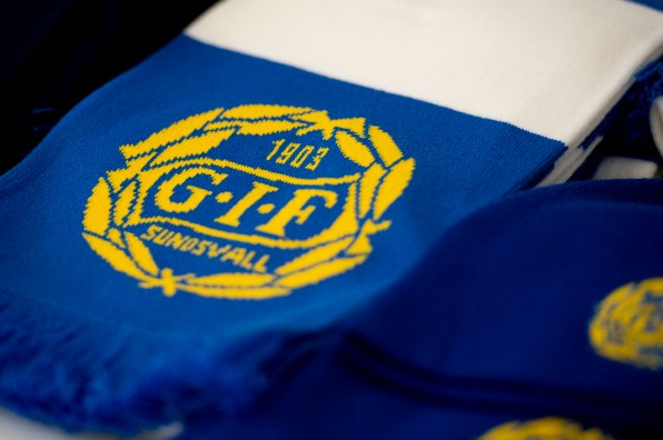 En supporterhalsduk från GIF Sundsvall. 